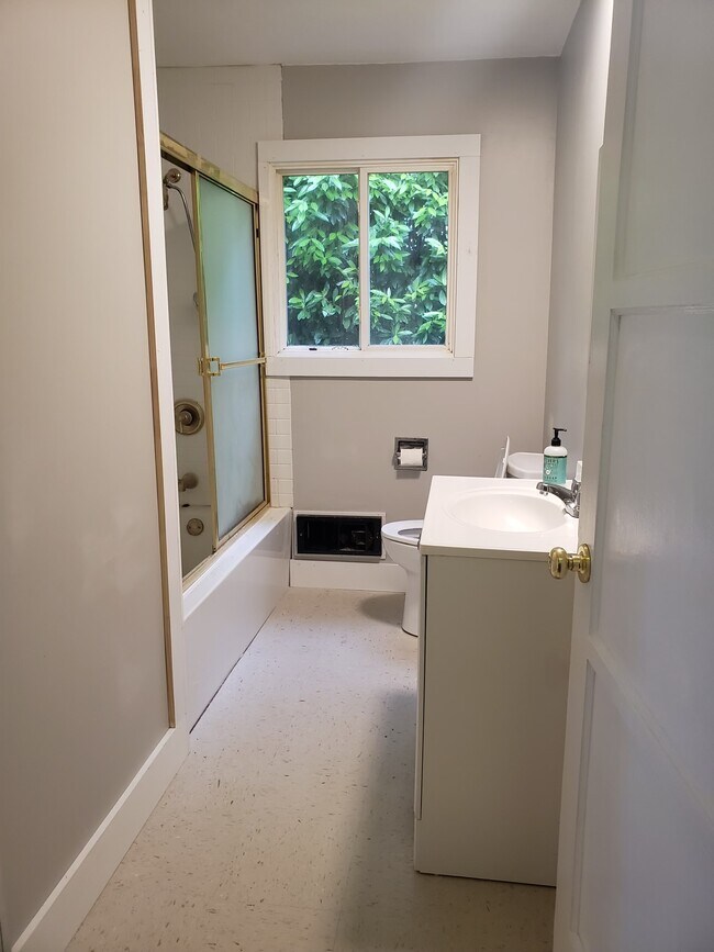 Foto del edificio - 3214 Harney St