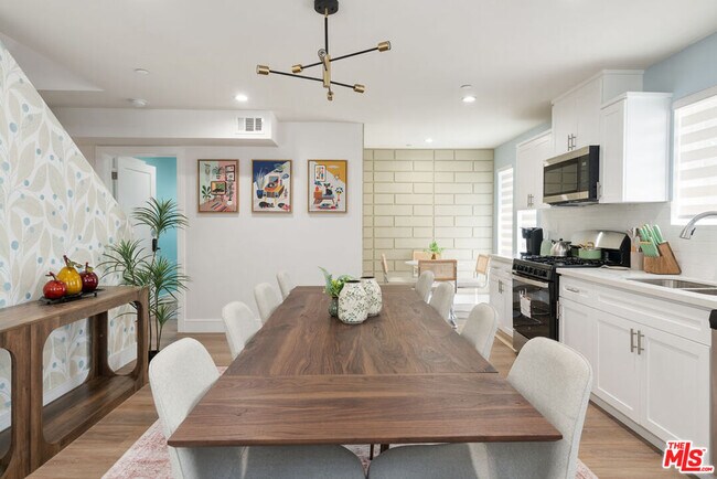 Foto del edificio - 1341 Mariposa Ave