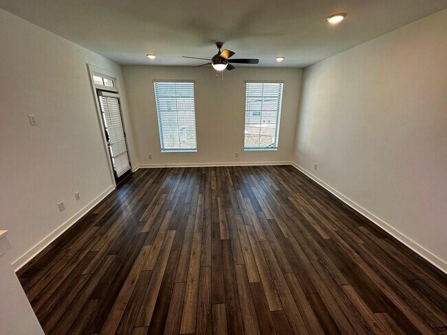 Foto del edificio - 519 Burton Dr