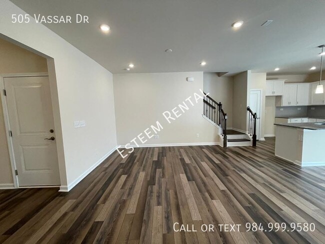 Building Photo - 505 Vassar Dr