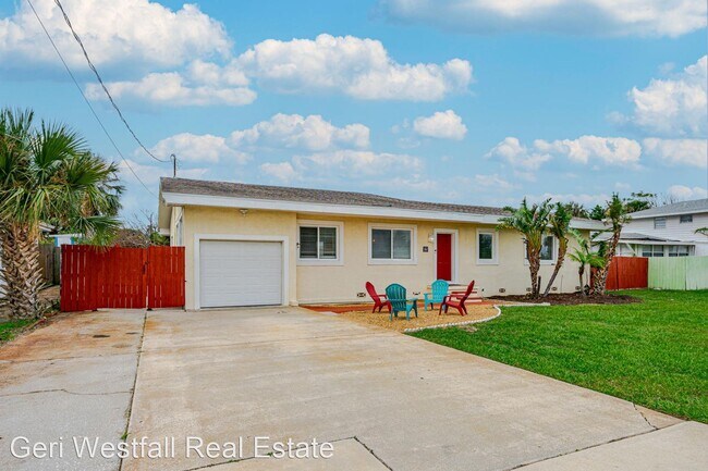 Foto del edificio - 4 br, 2.5 bath House - 486 Cedar St.