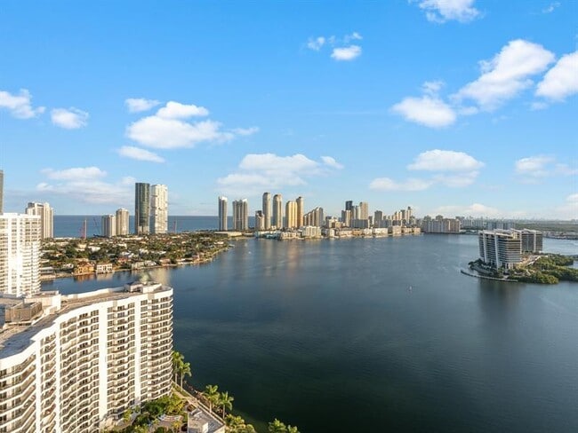 Foto del edificio - 3530 Mystic Pointe Dr