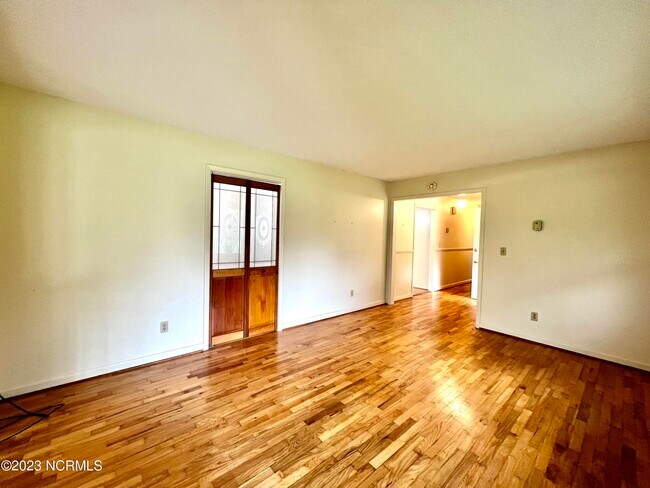 Building Photo - 2923 Middle Sound Loop Rd