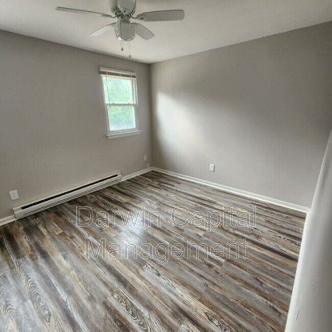 Building Photo - 676 Tara Dr