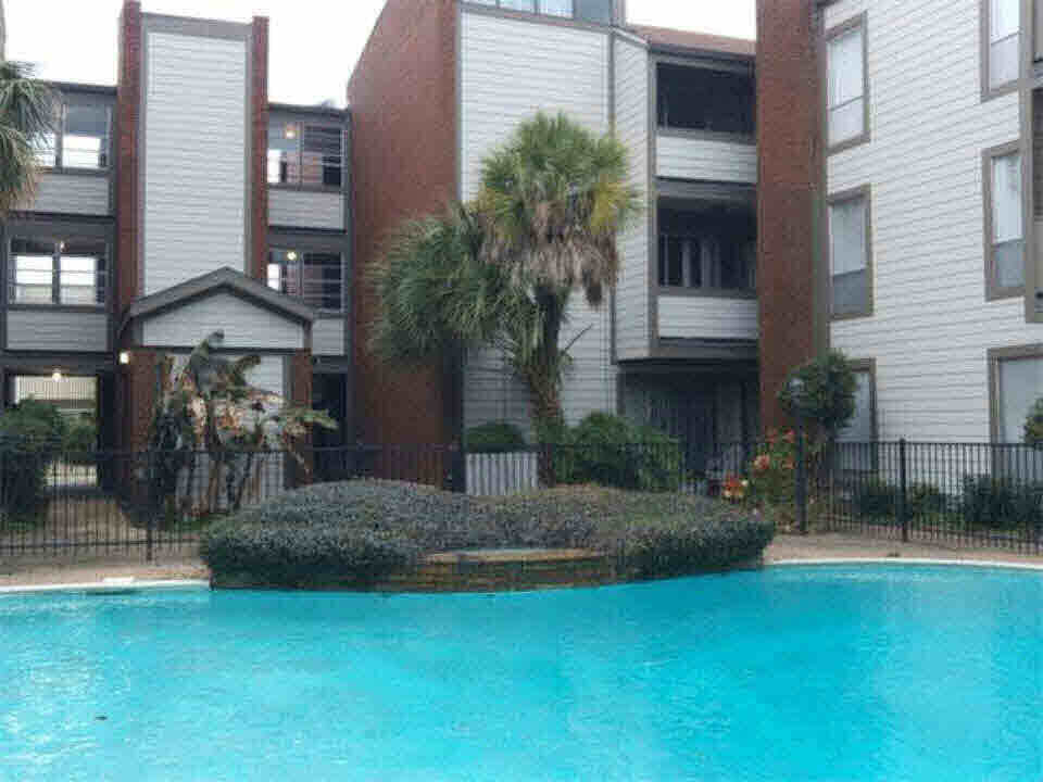 Building Photo - 1161 Lake Ave