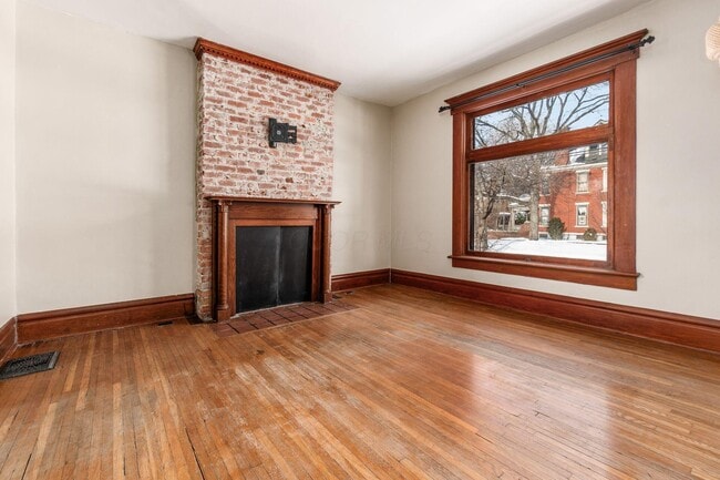 Building Photo - 415 W 5th Ave