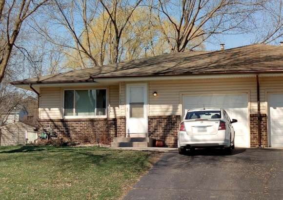 Primary Photo - 17637 Ionia Ct