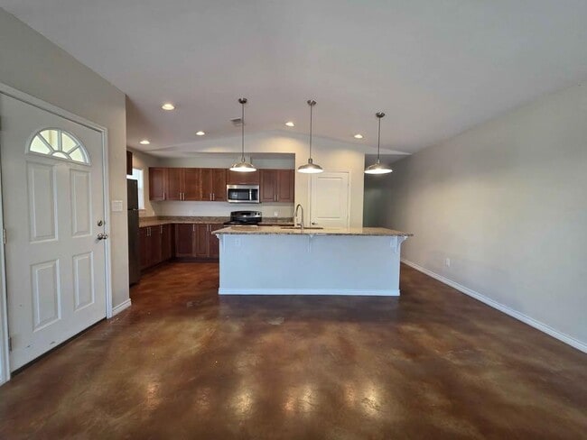 Building Photo - 511 Avenue K