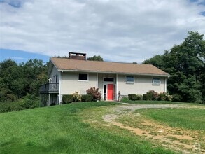 Building Photo - 860 Hunns Lake Rd