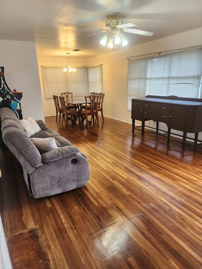 Foto del edificio - 2119 Wingland Dr