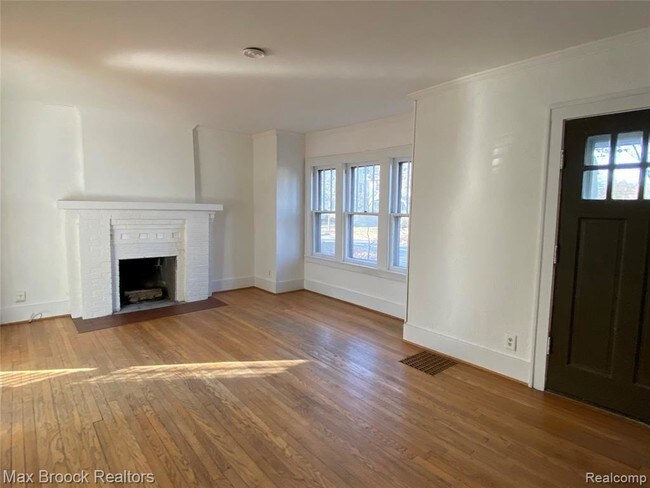 Building Photo - 526 Gardenia Ave