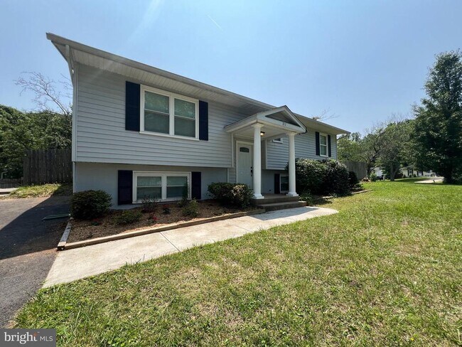 Foto del edificio - 311 Oakridge Dr