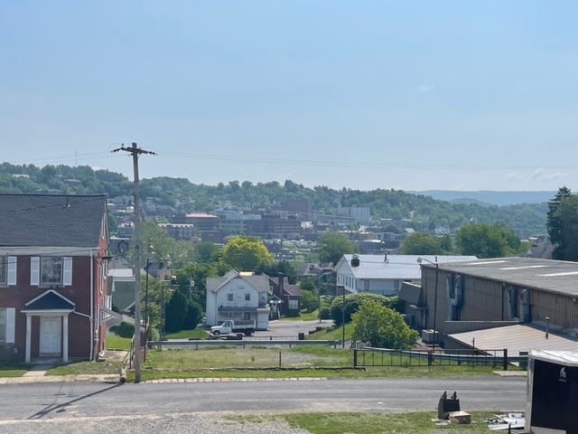 Vistas del campus de WVU desde su terraza. - 15 Highland St.