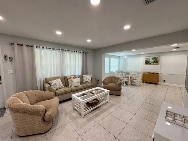 Foto del edificio - 2520 Ridgeway Ave