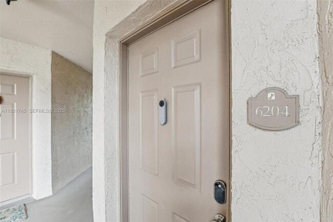 Building Photo - 2926 S University Dr