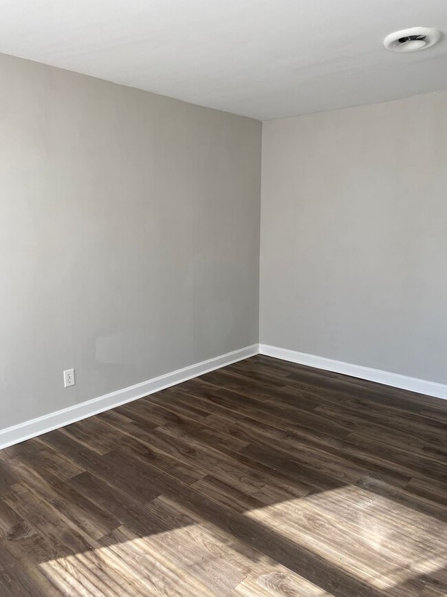 Foto del edificio - 3 Bedroom/ 1 Bath in Greensboro- Move In S...