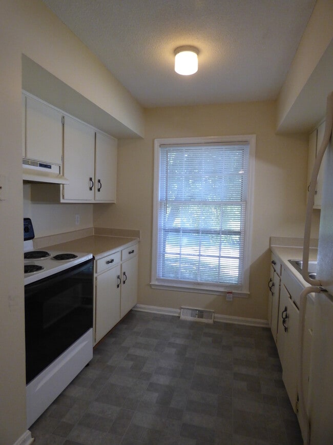 Building Photo - ORR731/733