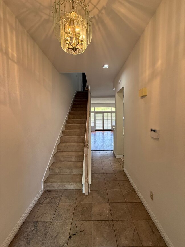 Foto del edificio - Beautiful 2 Bed, 2.5 Bath Two-Story Townho...