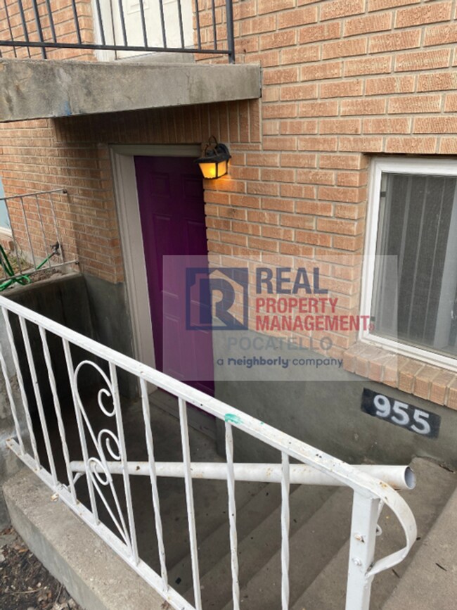 Foto del edificio - 951- 955 Renee Ave