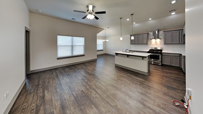 Foto del edificio - Stunning 3 Bedroom 2 Bath Home in Yukon Schools