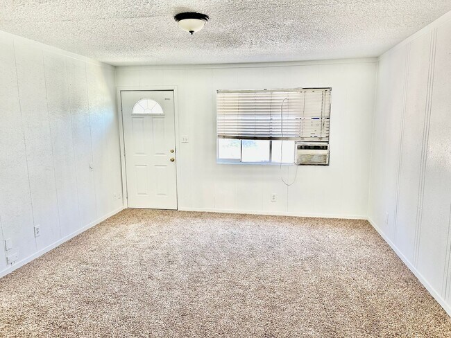 Foto del edificio - Porterville 4/2 with Pool