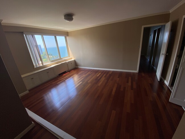 Master Bedroom - 12520 Edgewater Dr
