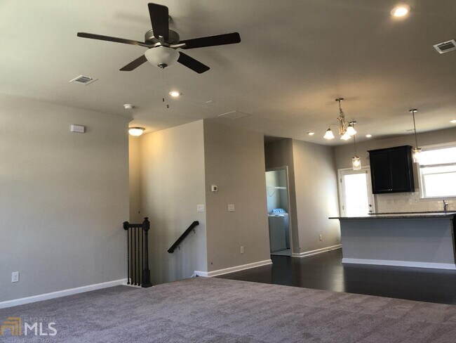 Building Photo - 2999 Regal Crown Dr