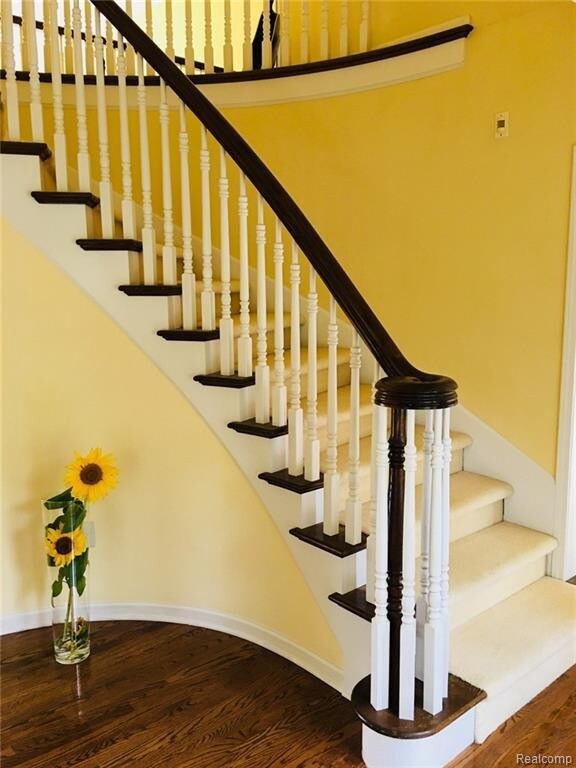 Foto del edificio - 5866 Wellwood Dr