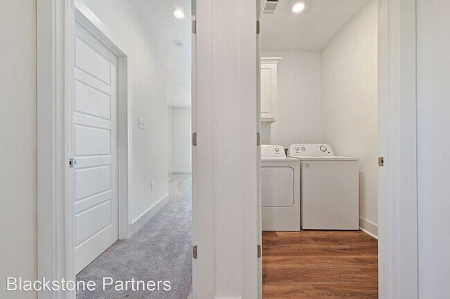 Foto del edificio - 3 br, 2.5 bath House - 5823 Lake Shelf Dr