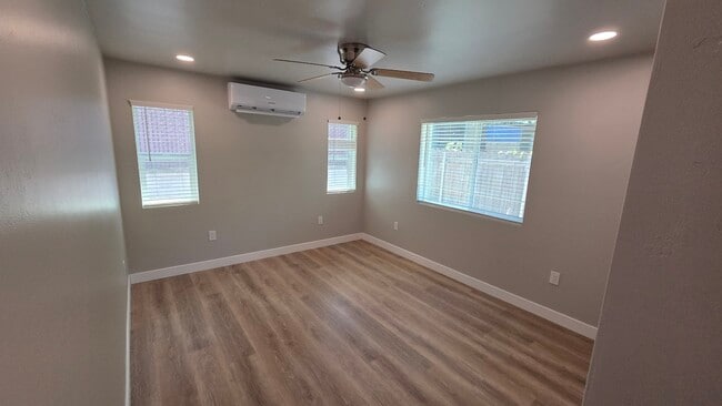 Building Photo - 3840 Walnut Ave