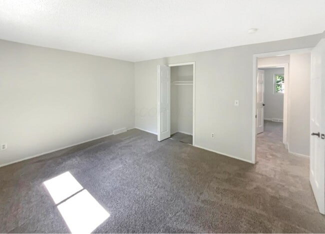 Building Photo - 5365 Sherry Ct