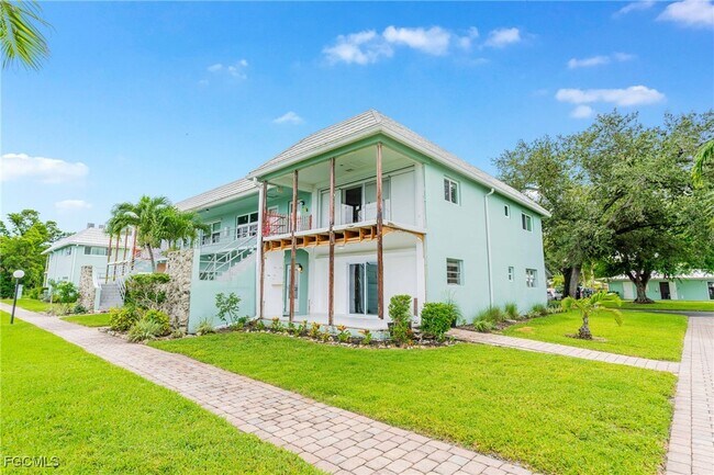 Foto del edificio - 3225 E Riverside Dr