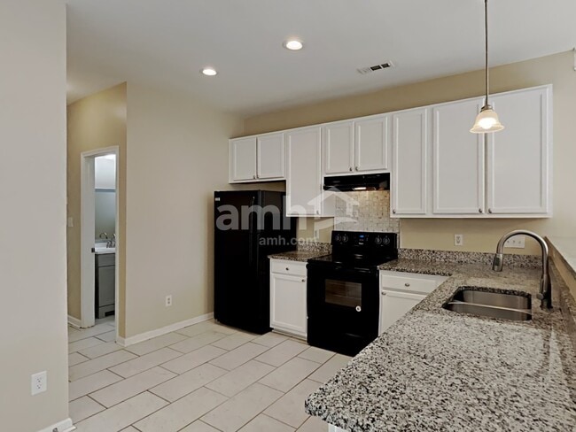 Building Photo - 212 Leafmore Ct