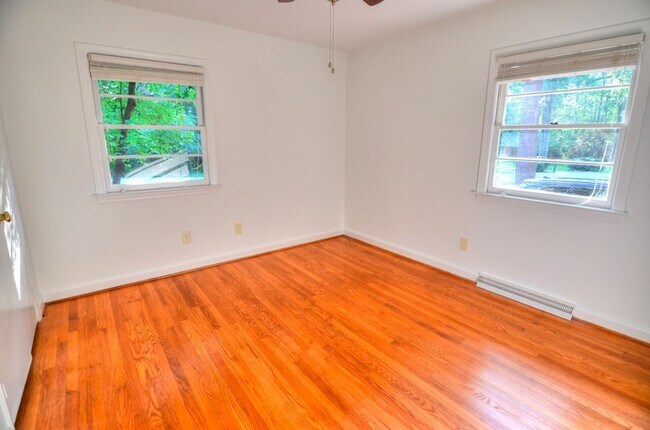 Building Photo - Charming Renovated 2 Bedroom Duplex in Car...