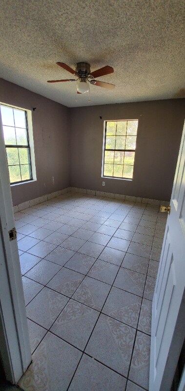 Building Photo - 214 Cottonwood Dr