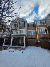 Building Photo - 601 Foxlight Cir