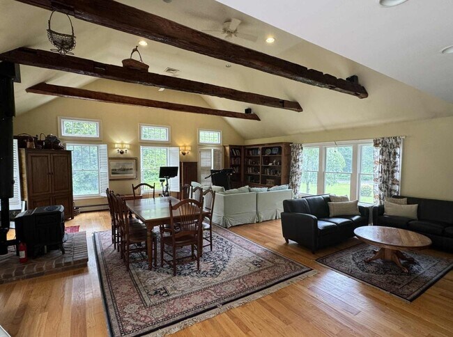 Foto del edificio - 437 Green Hill Rd