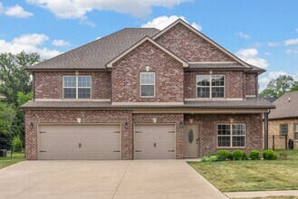 Building Photo - 1490 English Oak Dr
