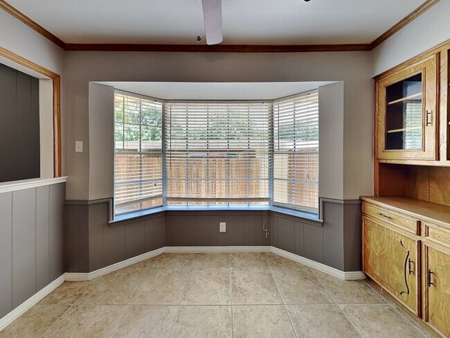 Foto del edificio - 4310 Harvest Hill Rd