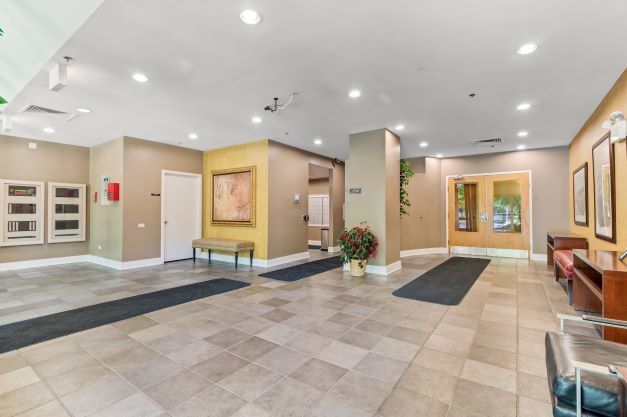 Foto del edificio - 1000 E 53rd St