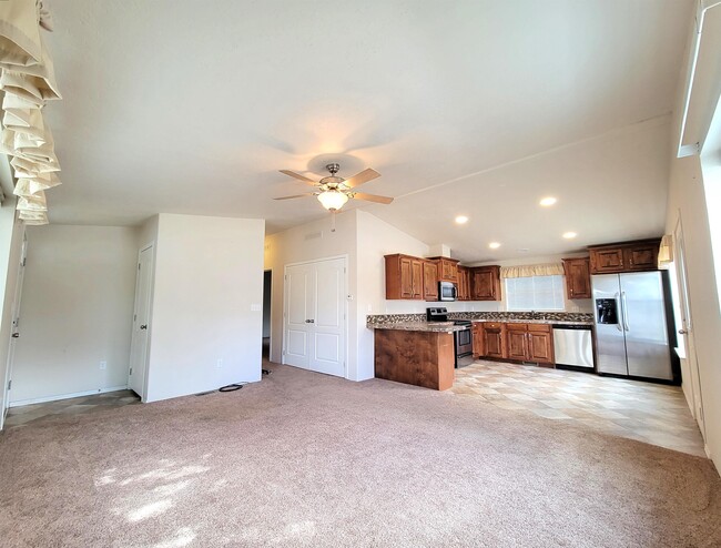 Building Photo - 114 First Ave E