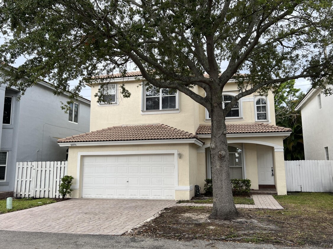 Foto principal - 5076 SW 38th Way