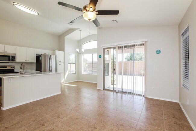 Foto del edificio - 14758 N 148th Ave