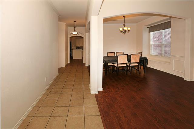 Building Photo - 1615 Bur Oak Dr