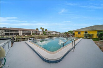 Building Photo - 1011 SE 40th St