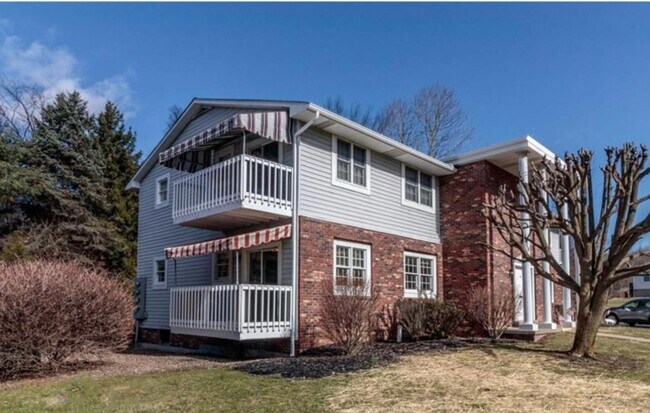 1st floor balcony - 160 W Palm St