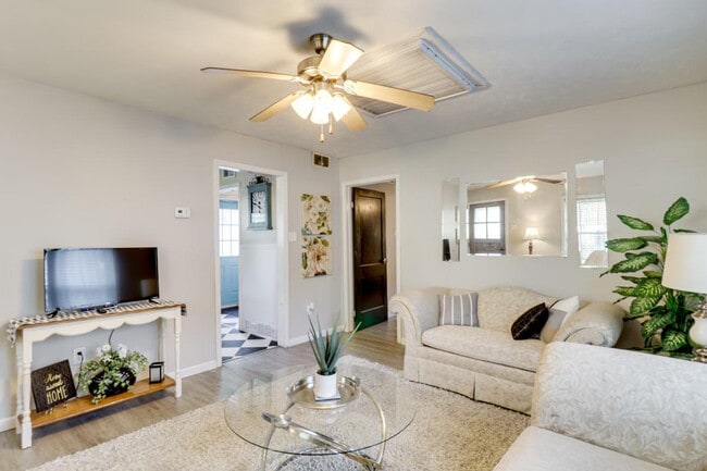 Building Photo - 1115 N Illinois Ave