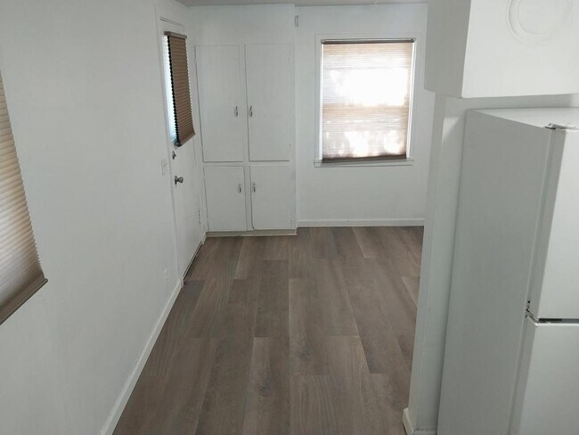 Foto del edificio - 528 W 6th St