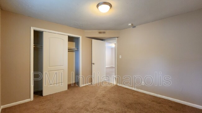 Foto del edificio - 6242 Eastridge Dr