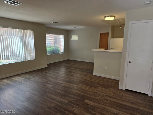 Building Photo - 350 S Durango Dr